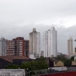 Domingo de elecciones con ambiente cálido y lluvias