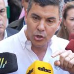 Peña esquiva preguntas y desafía a periodista