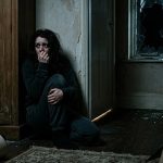 Mujer asegura que escucha golpes y pasos sobre el techo de su casa