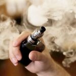 Nicotina en adolescentes: Salud alerta por vapeadores