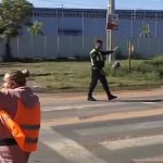 Madres salen a ordenar el tránsito ante falta de controles en Luque